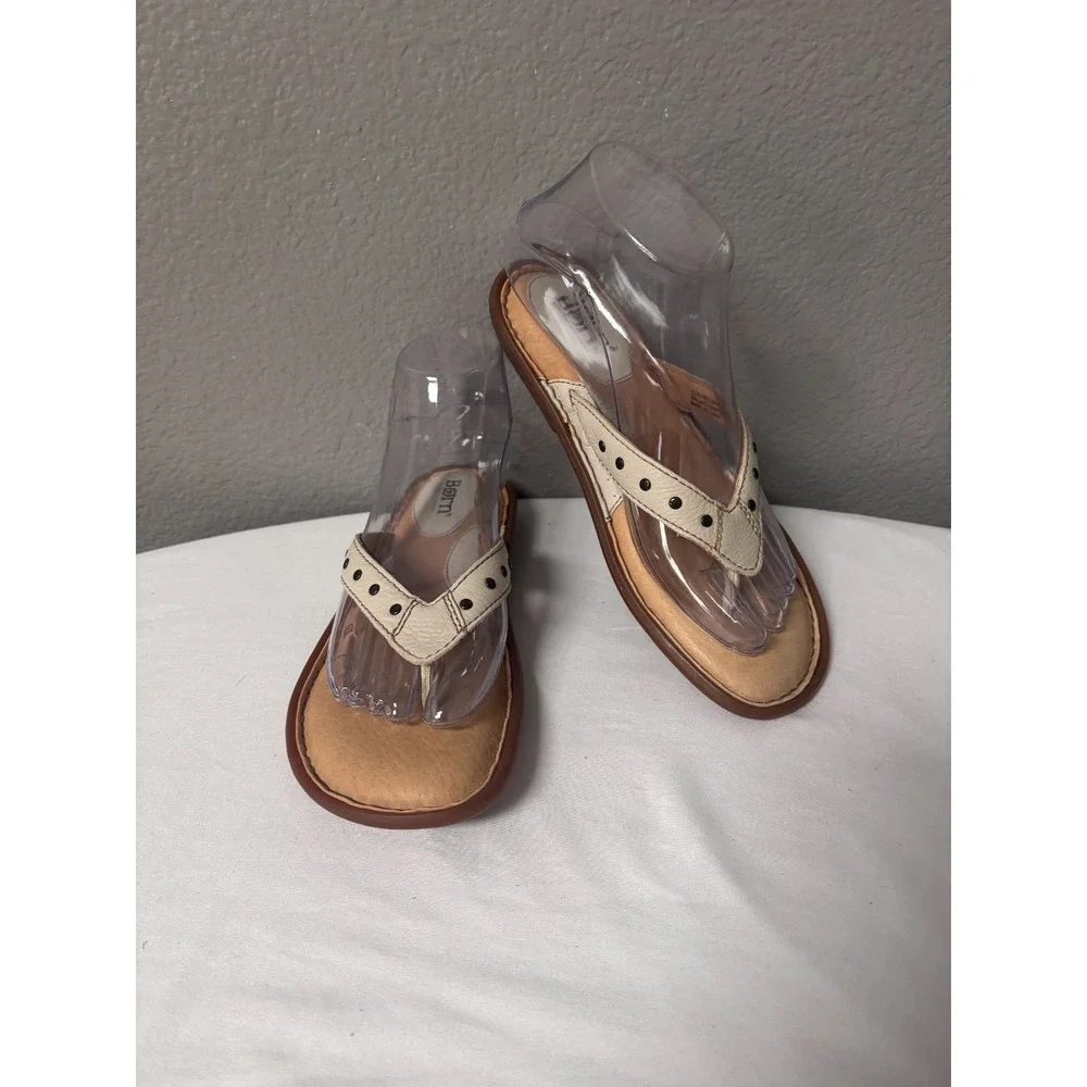 Born Womens 6 Cream Ivory Leather Thong Sandals